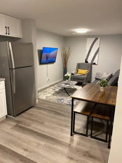 Folte'S Home Away From Home 2 Bedrm Basement Suite Έντμοντον