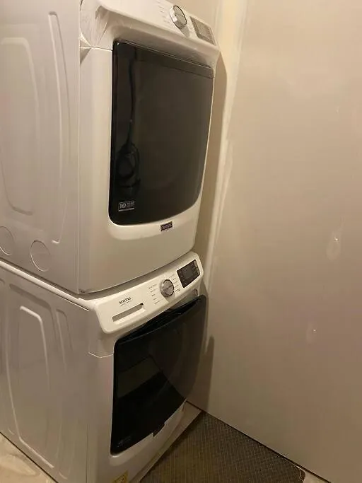 Folte'S Home Away From Home 2 Bedrm Basement Suite Έντμοντον 0*,