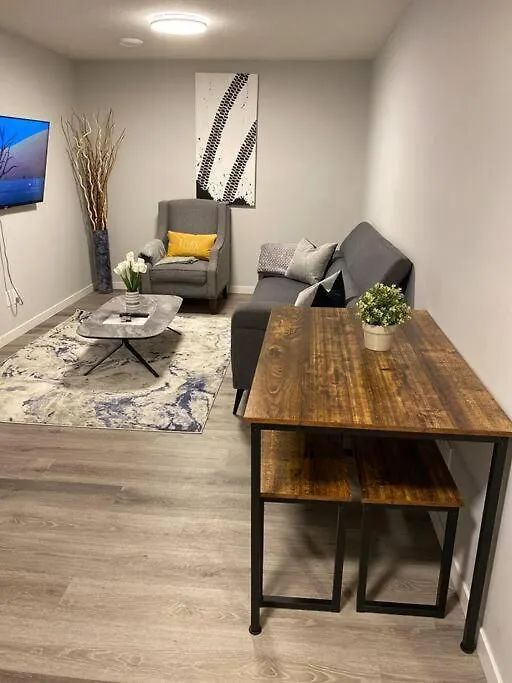 Folte'S Home Away From Home 2 Bedrm Basement Suite Έντμοντον Καναδάς